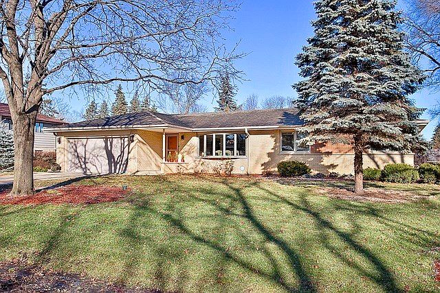 Welcome Home 22W130 Sunset Terrace.