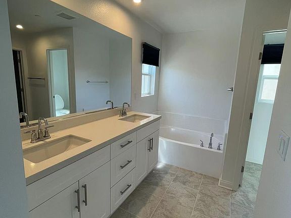 5th image of 15800 S Park Ln