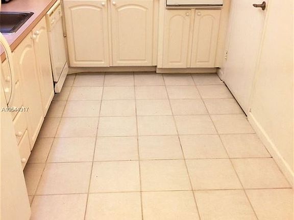 5th image of 3901 S Ocean Dr APT 8D