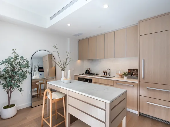 500 West 45th Street 526 image 2 of 9