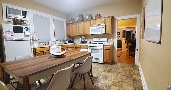 3rd image of 7 Forest St Unit 1