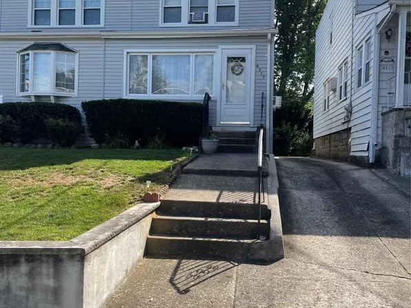 43-43 265th St, Glen Oaks, NY 11004