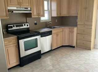 915 Peconic Ave, West Babylon, NY 11704