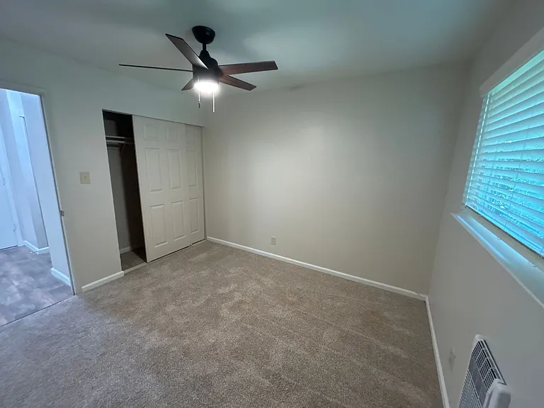 2941 Marconi — Photo 24