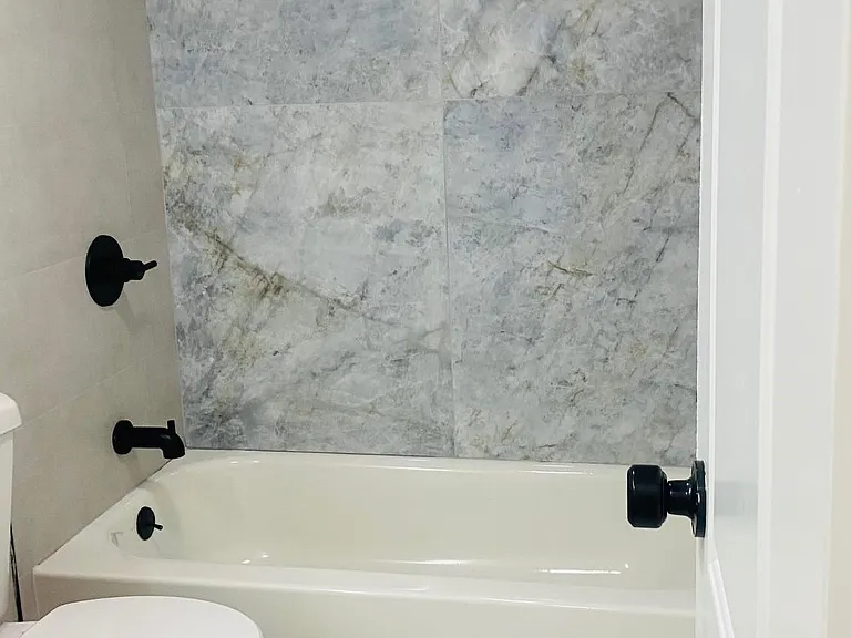 Laura Lane Apartments — Photo 21