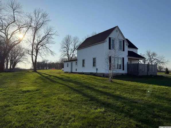 14742 Hickory Ave, Clear Lake, IA 50428