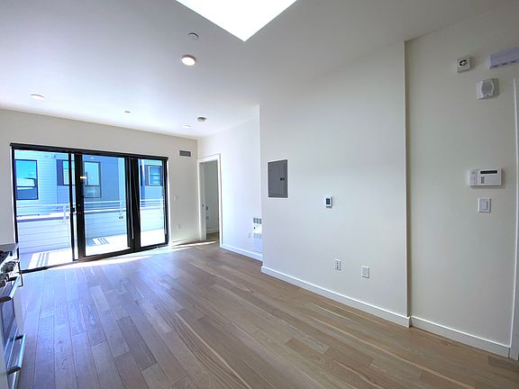 3rd image of 950 Natoma St #6