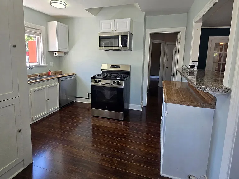 1692 N Marengo Ave — Photo 7