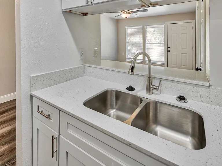 4700 King St — Photo 29