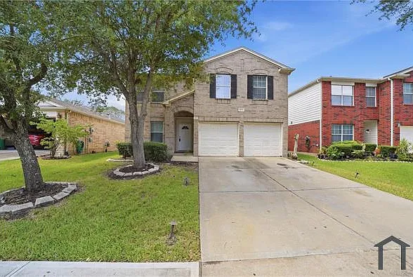 3 bed, 2352 sqft, $2,399 — Photo 3