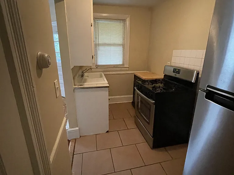 296 Washington Ave — Photo 9