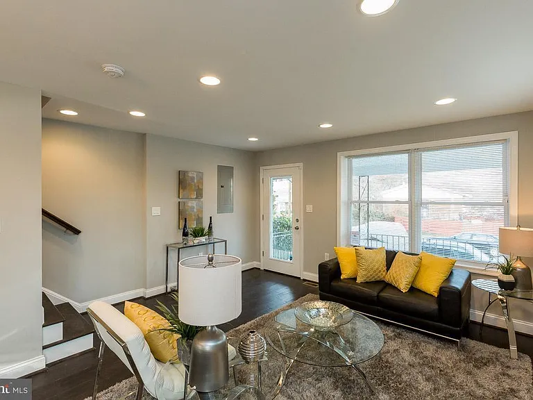 951 Jefferson St NE — Photo 4