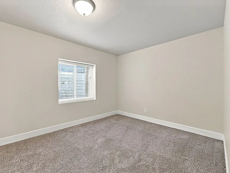 2202 Hanham Dr — Photo 28