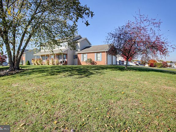 4th image of 127 Stony Point Ave