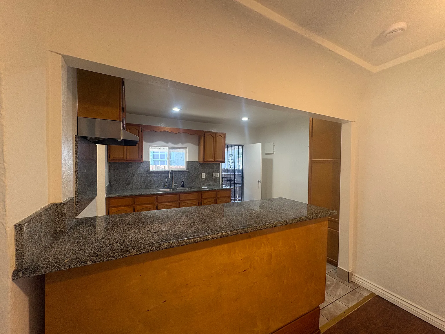 2 bed, 996 sqft, $2,825 — Photo 2