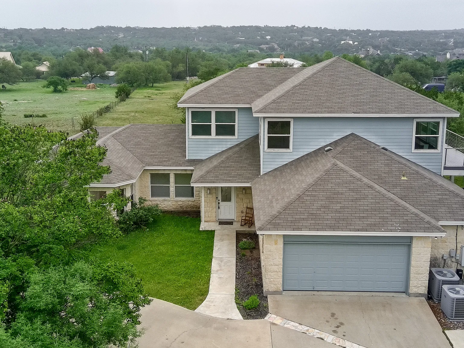 4 bed, 2.5 bath, 3346 sqft, $9,600 — Photo 4