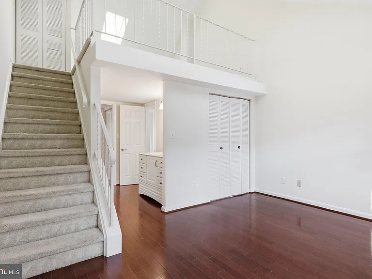 9504 Dunbrook Ct — Photo 10