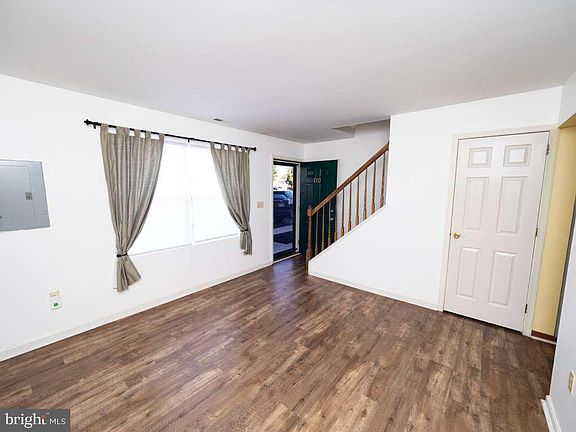 3rd image of 110 Orchard Ln #6