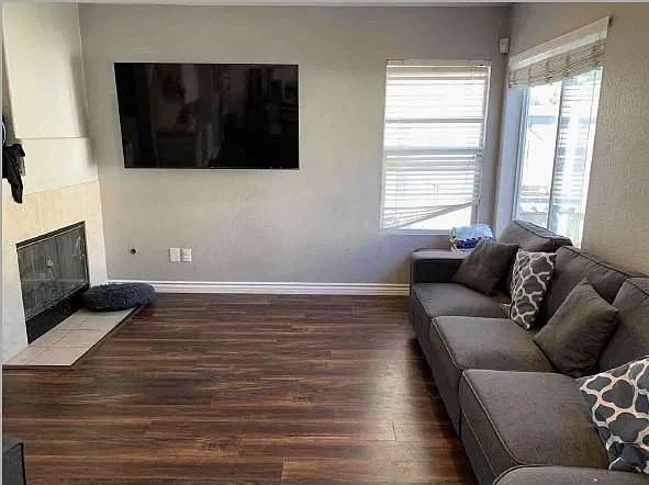 3 bed, 2.5 bath, 1563 sqft, $4,000 — Photo 3