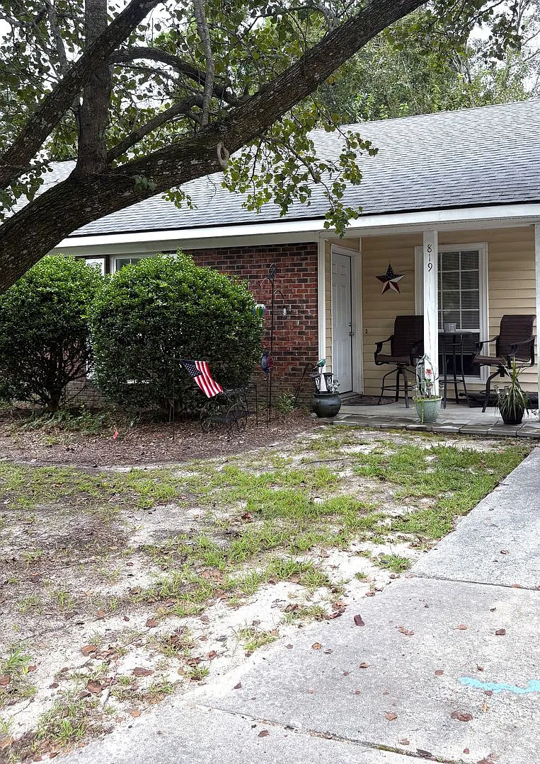 819 Varisty Drive — Photo 2