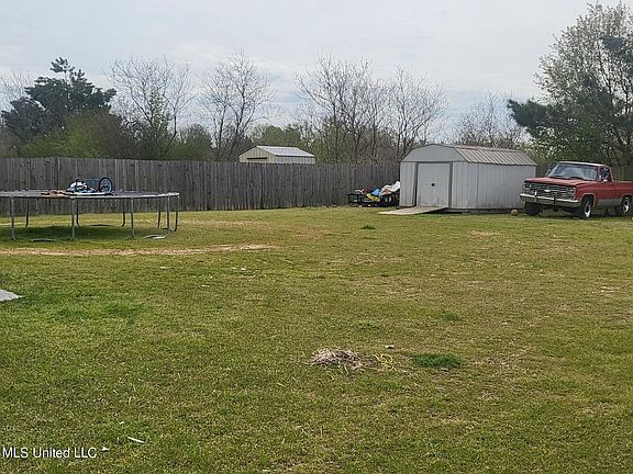 5th image of 121 Muscadine Dr