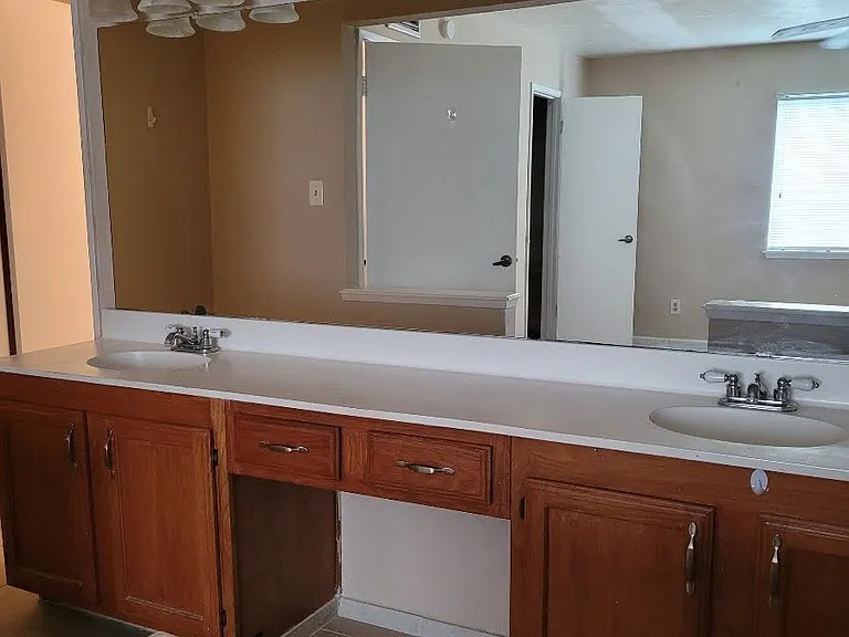 506 Willow Oak St — Photo 8