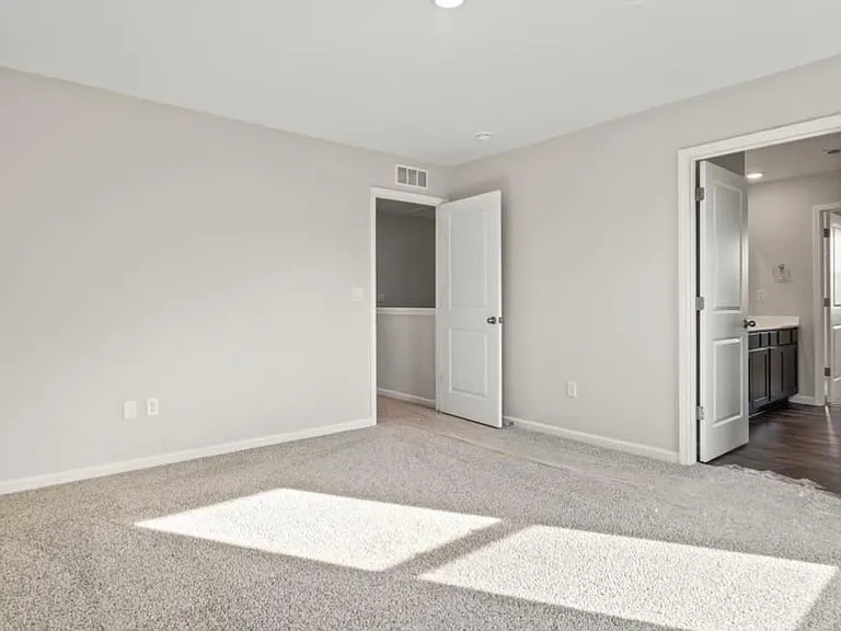 114 Lonny St — Photo 4
