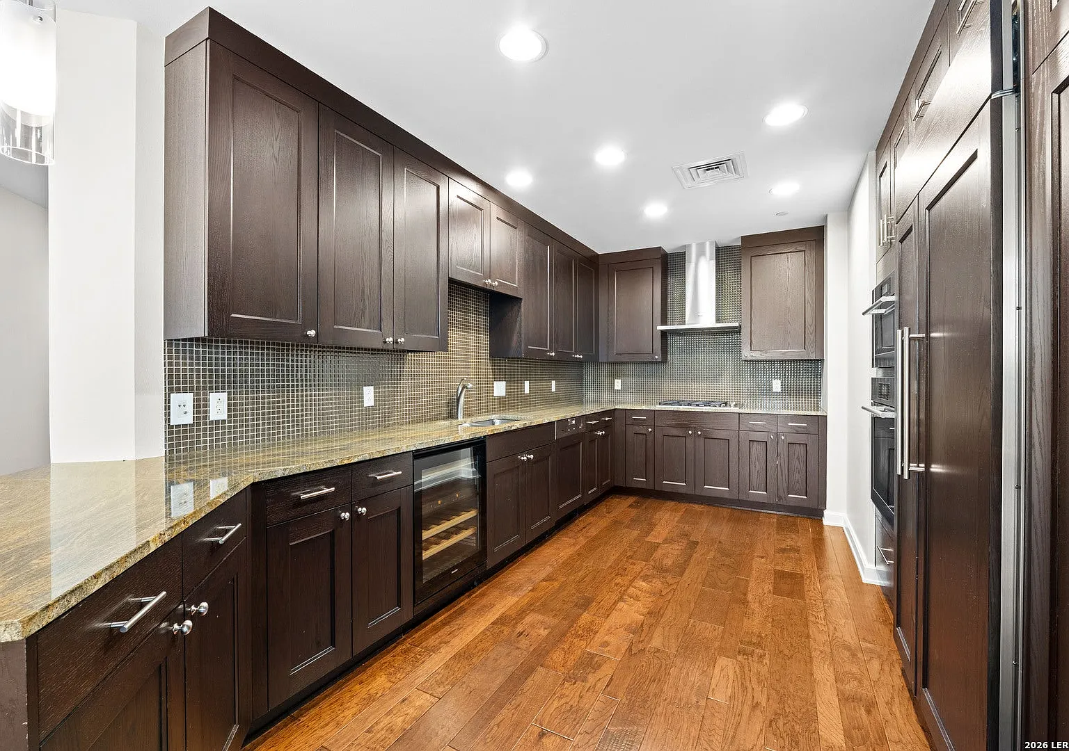 2 bed, 2.5 bath, 2356 sqft, $7,250 — Photo 4
