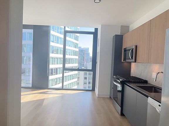 4th image of 230 W Polk St #1211