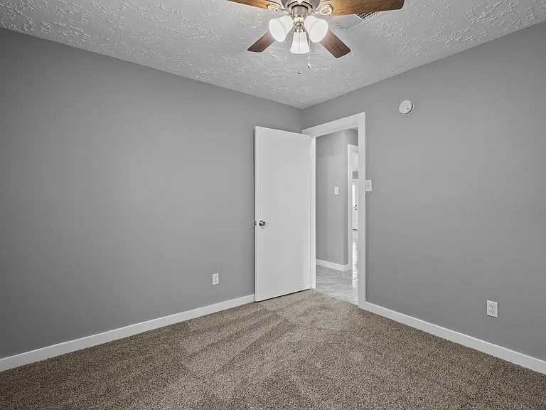8122 Swan Meadow Ln — Photo 16