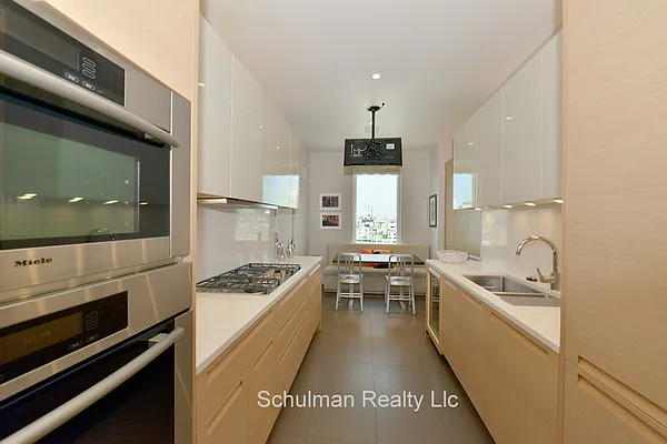 Sold by Schulman Realty LLC | media 33