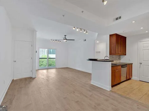 1075 Peachtree Walk NE Unit A421, Atlanta, GA 30309