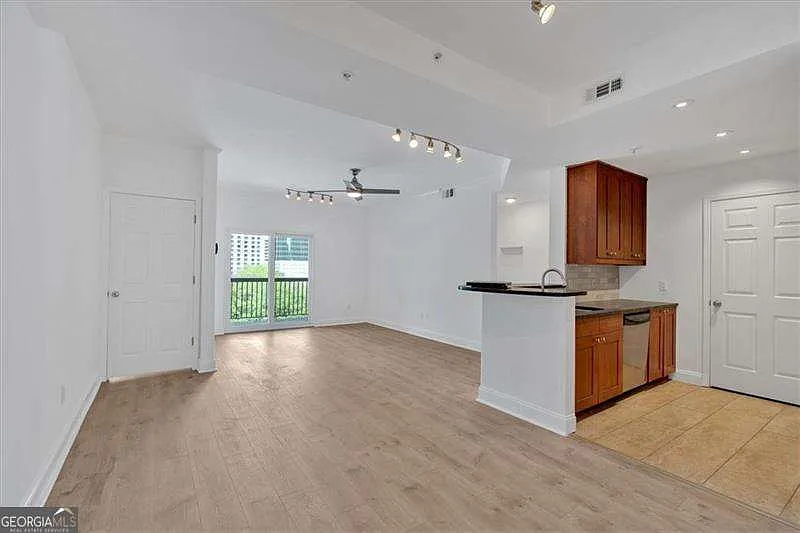 1075 Peachtree Walk NE Unit A421 photo 1
