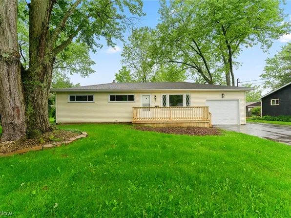 962 Keefer Rd, Girard, OH 44420