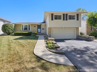 849 S School St, Lombard, IL