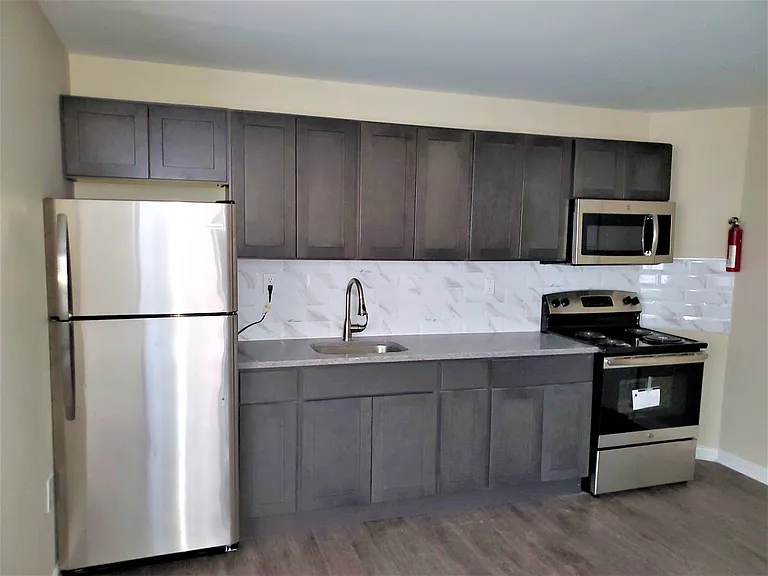 306 Main St #6 — Photo 13