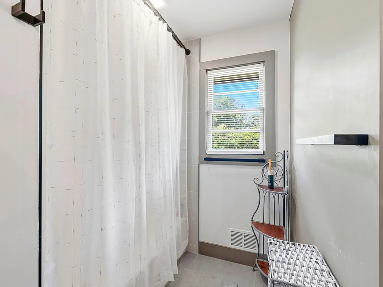 250 Morningview Dr — Photo 16