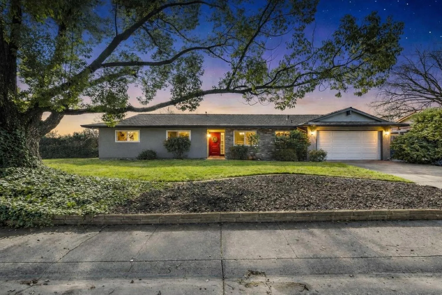 9012 Plaza Park Dr photo 1
