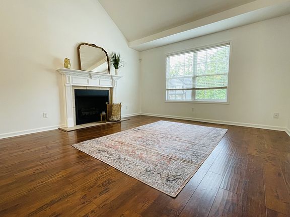 2nd image of 3573 Aurora Dr