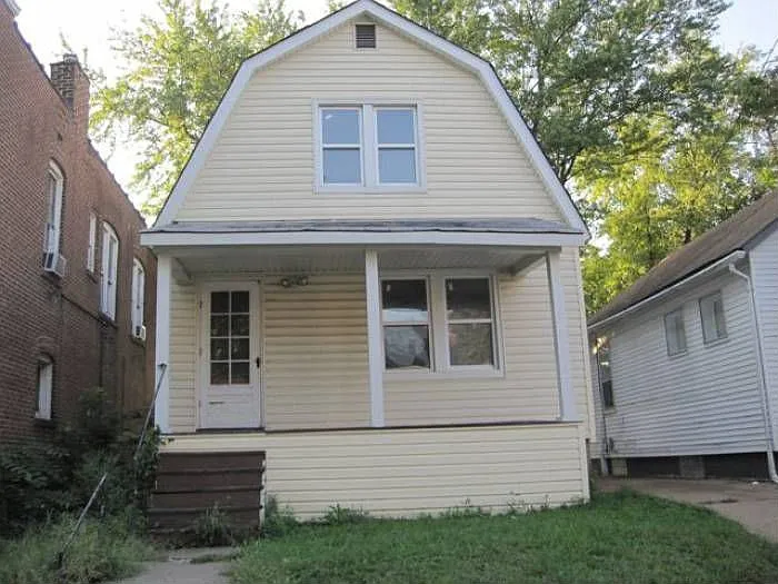 710 Thrush Ave photo 1