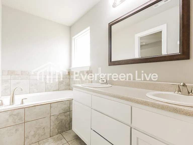 1111 Division St — Photo 11
