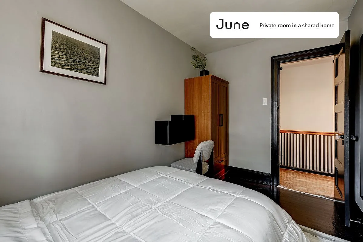 Full bedroom in 7 bed/3.5 bath home in Woodley Park #115 3B — Photo 2