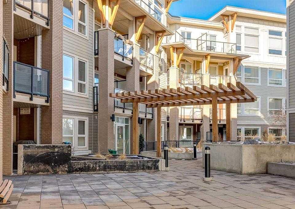 1st image of 707 E 4th St NE #201