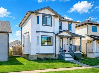 83 N Luxstone Cres SW, Airdrie, AB T4B 2W7