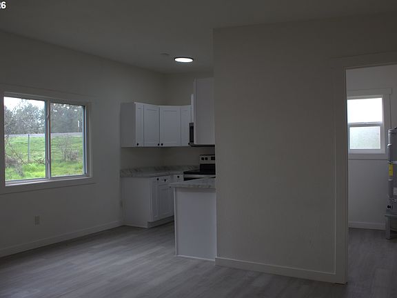 4th image of 316 SW 22nd St