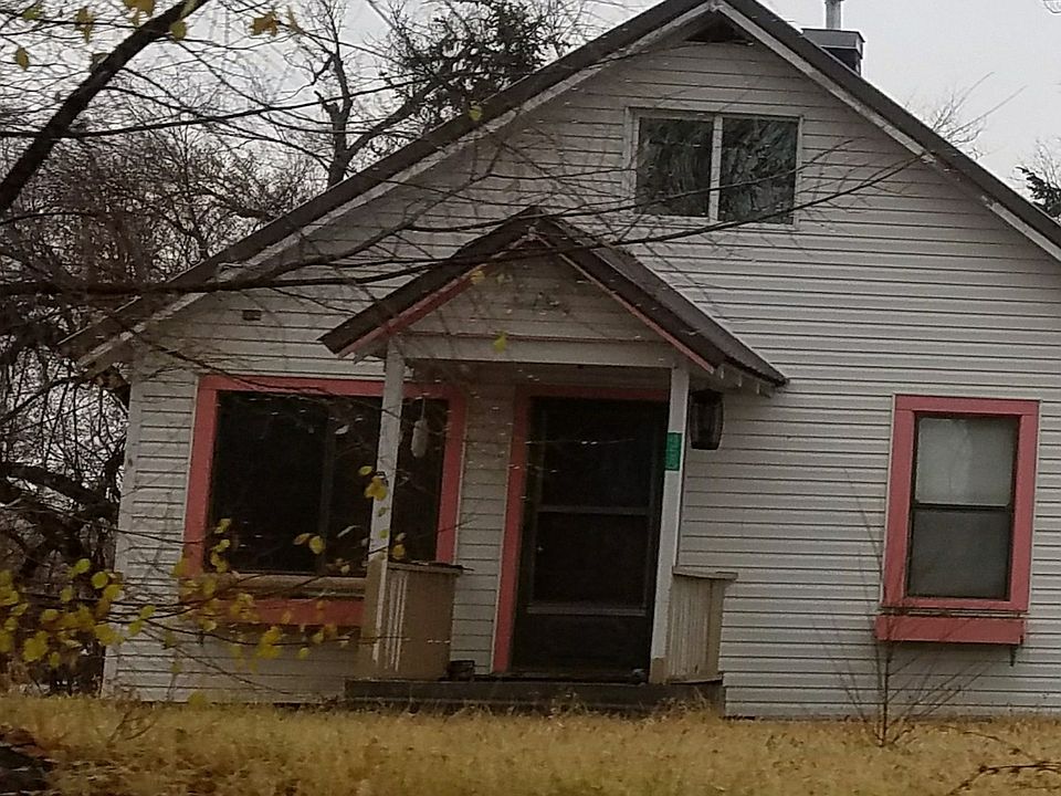 2nd image of 455 Cemetery Rd