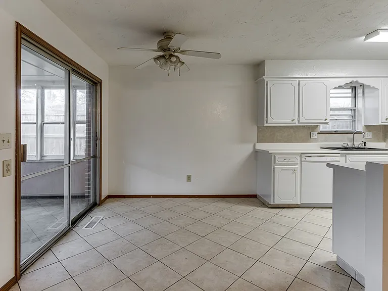 7109 NW 6th St — Photo 15