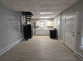 39 Cottage St, Athol, MA 01331