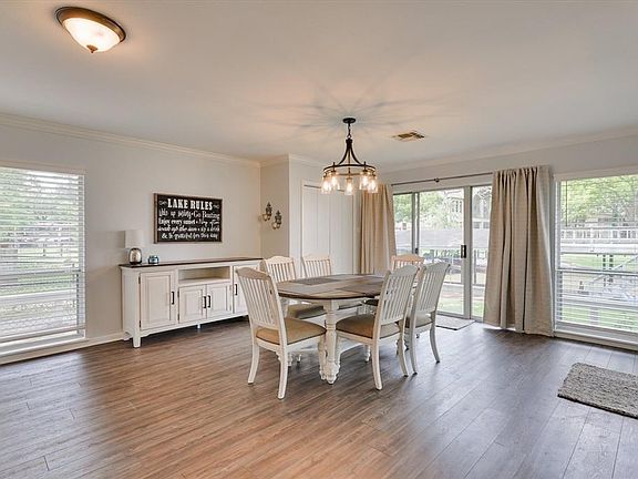 4th image of 313 Lake Dr