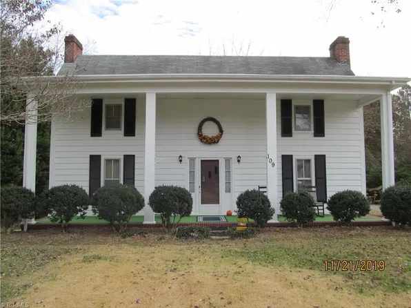 109 Lovers Ln, Mount Airy, NC 27030
